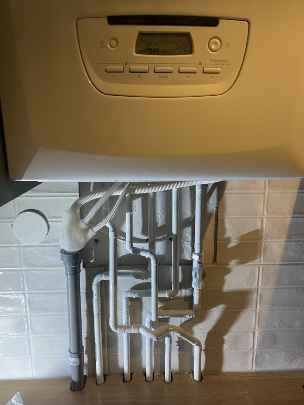 Remplacement d'une chaudière Murale Gaz connectée DeDietrich par Sanier Duval thé ma plus Condens à Strasbourg