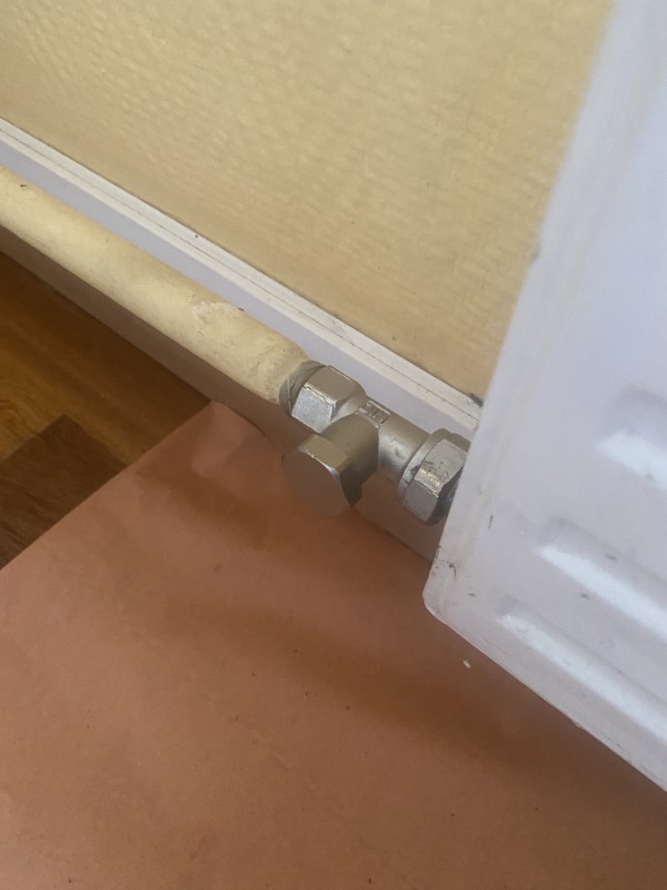 Remplacement d'un robinet de radiateur - robinet qui fuit et ne ferme plus - dépannage chauffage sur Strasbourg