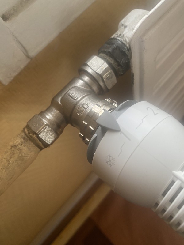 Remplacement d'un robinet de radiateur - robinet qui fuit et ne ferme plus - dépannage chauffage sur Strasbourg