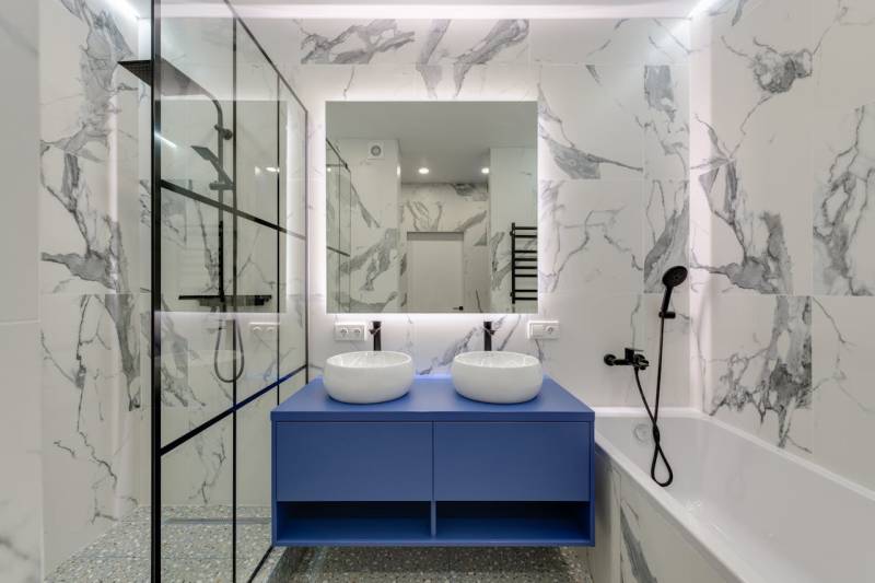 Salle de bain sur mesure avec remplacement d'une ancienne baignoire par une douche à l'italienne design à Souffelweyersheim 67460